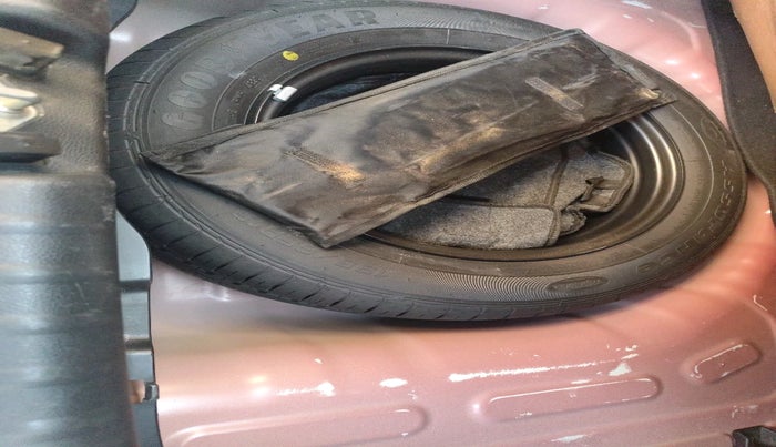 2020 KIA SONET HTK 1.2, Petrol, Manual, 40,364 km, tyre