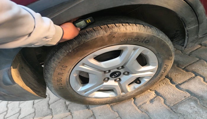 2020 KIA SONET HTK 1.2, Petrol, Manual, 40,364 km, tyre