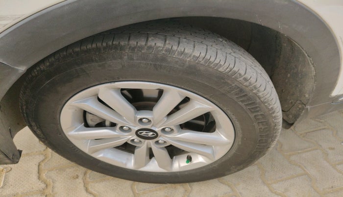 2017 Hyundai Creta SX 1.6 DIESEL, Diesel, Manual, 2,00,566 km, tyre