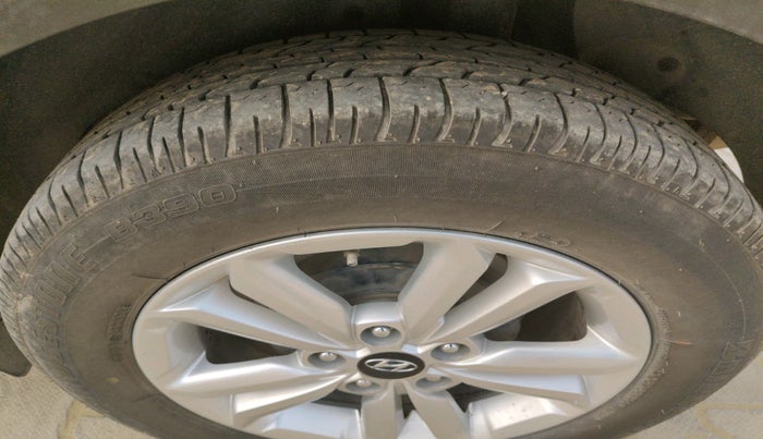 2017 Hyundai Creta SX 1.6 DIESEL, Diesel, Manual, 2,00,566 km, tyre