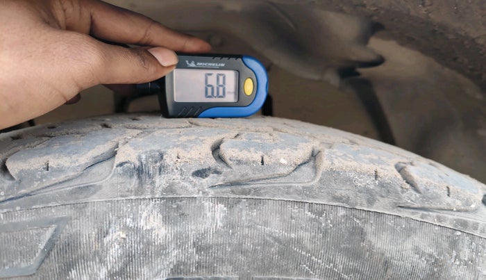 2017 Mahindra TUV300 T8, Diesel, Manual, 88,351 km, tyre