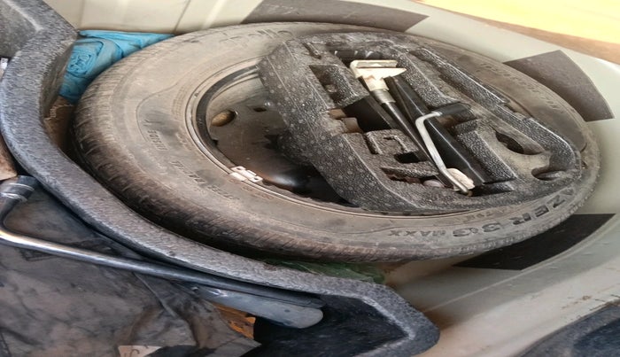 2014 Skoda Rapid AMBITION 1.6 MPI AT PLUS, Petrol, Automatic, 1,21,095 km, tyre