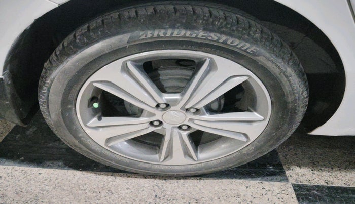 2017 Hyundai Verna 1.6 SX (O) CRDI MT, Diesel, Manual, 92,024 km, tyre