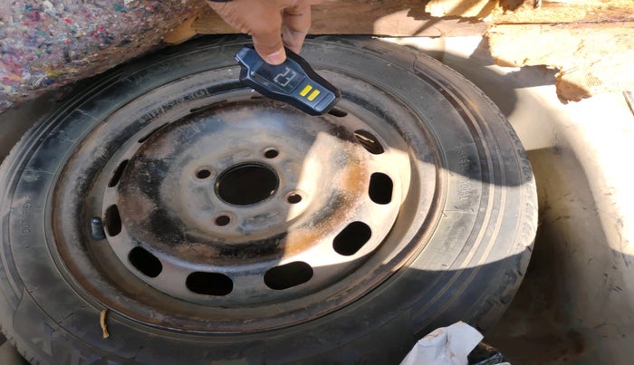 2011 Ford Figo ZXI 1.4 DIESEL, Diesel, Manual, 3,78,277 km, tyre