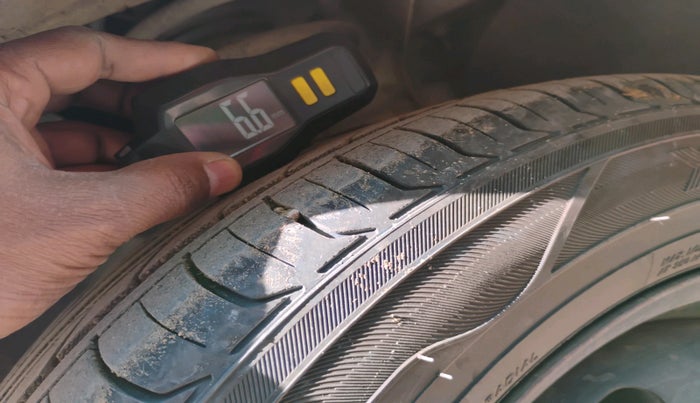 2011 Ford Figo ZXI 1.4 DIESEL, Diesel, Manual, 3,78,277 km, tyre