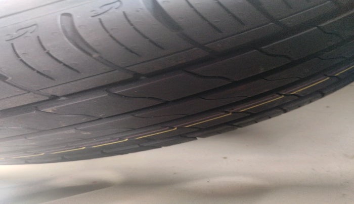 2020 Maruti Vitara Brezza VXI, Petrol, Manual, 97,038 km, tyre