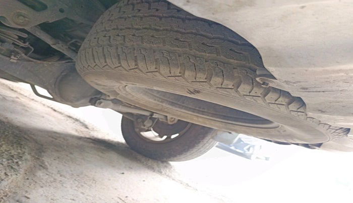 2016 Ford Endeavour TREND 2.2 4X2 AT, Diesel, Automatic, 1,00,587 km, tyre