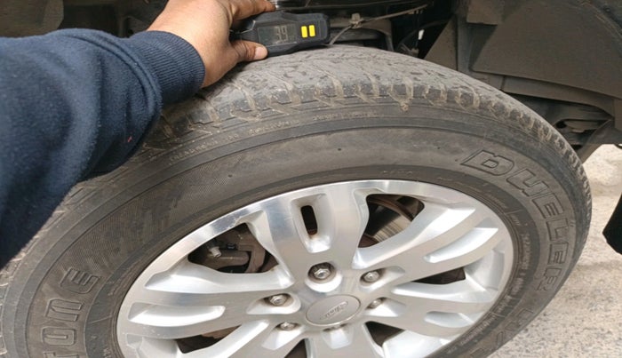 2016 Ford Endeavour TREND 2.2 4X2 AT, Diesel, Automatic, 1,00,587 km, tyre