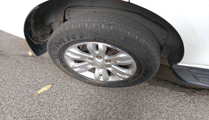 2016 Ford Endeavour TREND 2.2 4X2 AT, Diesel, Automatic, 1,00,587 km, tyre