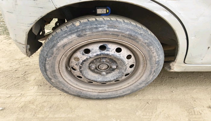 2011 Maruti Wagon R 1.0 LXI, Petrol, Manual, 1,22,616 km, tyre