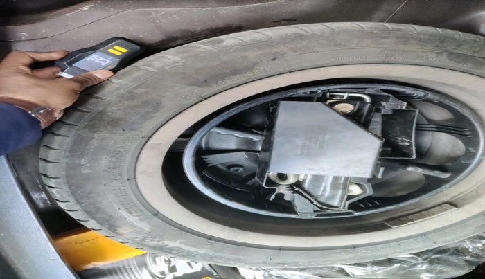 2012 Mercedes Benz E Class E200 CGI ELEGANCE, Petrol, Automatic, 51,292 km, tyre