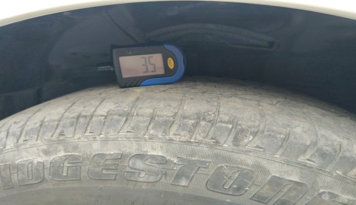 2014 Toyota Corolla Altis J DIESEL, Diesel, Manual, 1,99,249 km, tyre