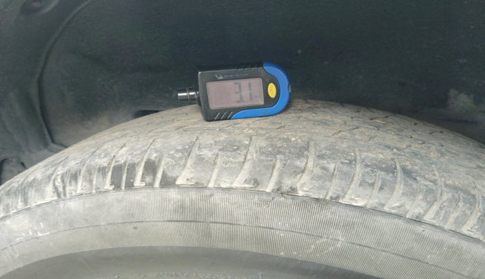 2014 Toyota Corolla Altis J DIESEL, Diesel, Manual, 1,99,249 km, tyre