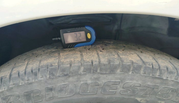 2014 Toyota Corolla Altis J DIESEL, Diesel, Manual, 1,99,249 km, tyre