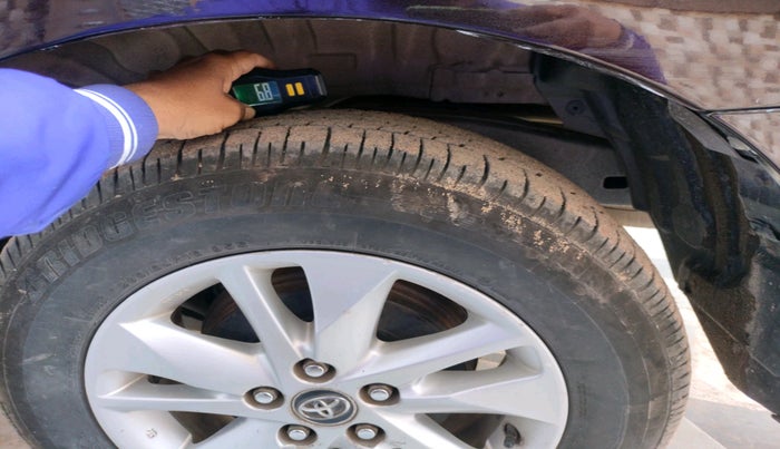 2017 Toyota Innova Crysta 2.4 GX 8 STR, Diesel, Manual, 1,95,099 km, tyre