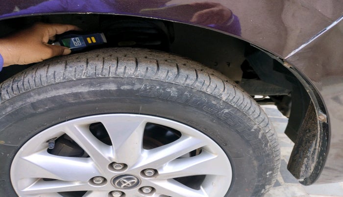 2017 Toyota Innova Crysta 2.4 GX 8 STR, Diesel, Manual, 1,95,099 km, tyre