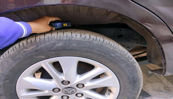 2017 Toyota Innova Crysta 2.4 GX 8 STR, Diesel, Manual, 1,95,099 km, tyre