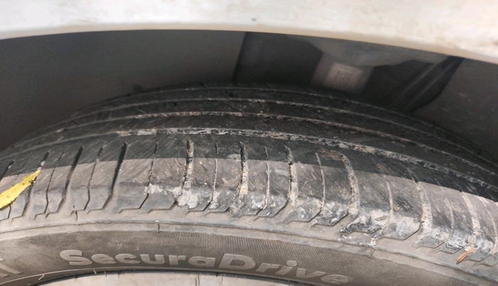 2022 Volkswagen VIRTUS TOPLINE TSI 1.0 AT, Petrol, Automatic, 39,084 km, tyre