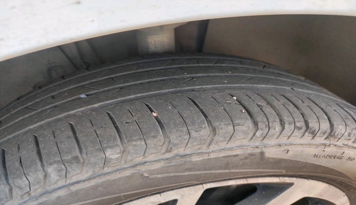 2022 Volkswagen VIRTUS TOPLINE TSI 1.0 AT, Petrol, Automatic, 39,084 km, tyre