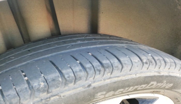 2022 Volkswagen VIRTUS TOPLINE TSI 1.0 AT, Petrol, Automatic, 39,084 km, tyre