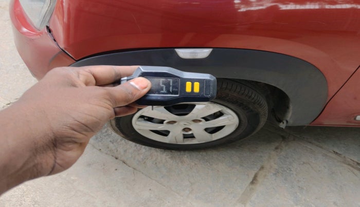 2017 Renault Kwid RXT 1.0 AMT, Petrol, Automatic, 1,00,616 km, tyre