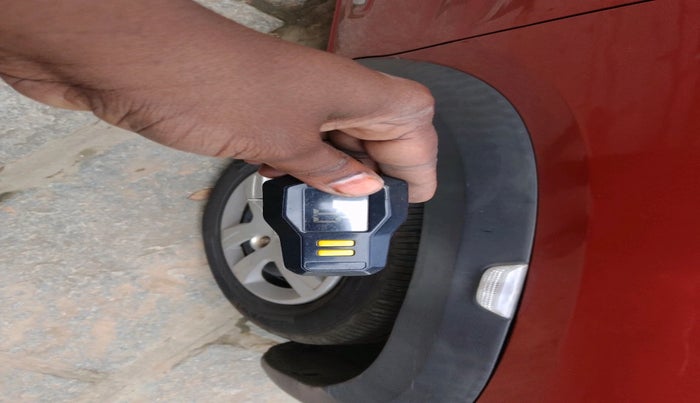 2017 Renault Kwid RXT 1.0 AMT, Petrol, Automatic, 1,00,616 km, tyre