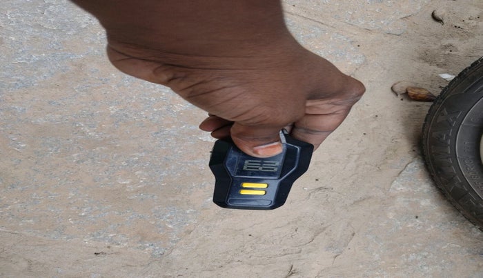 2017 Renault Kwid RXT 1.0 AMT, Petrol, Automatic, 1,00,616 km, tyre