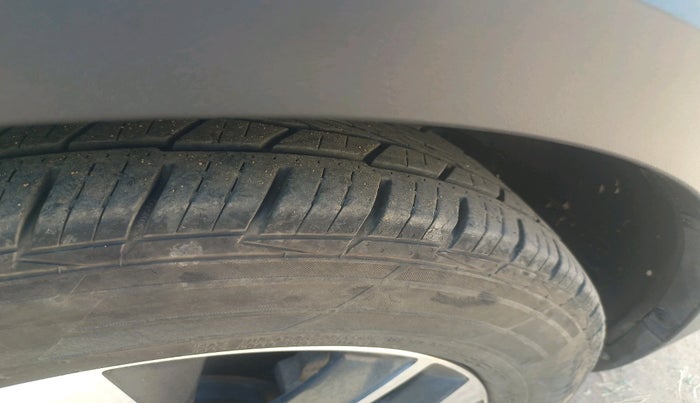 2020 Mahindra XUV300 W8 (O) 1.5 DIESEL AMT, Diesel, Automatic, 53,949 km, tyre