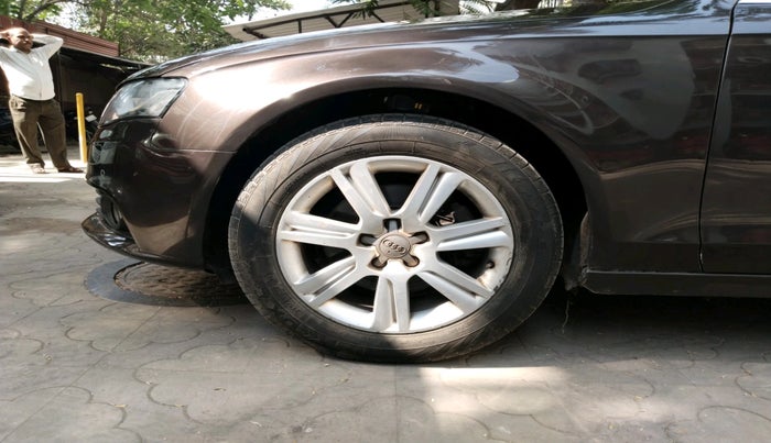 2011 Audi A4 2.0 TDI, Diesel, Automatic, 1,35,566 km, tyre
