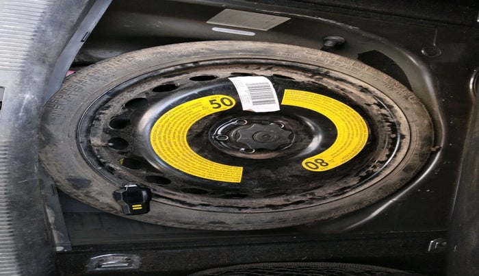 2011 Audi A4 2.0 TDI, Diesel, Automatic, 1,35,566 km, tyre