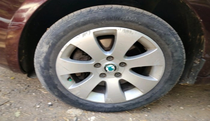 2011 Skoda Superb ELEGANCE 2.0 TDI CR AT, Diesel, Automatic, 98,400 km, tyre