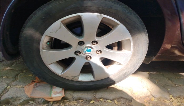 2011 Skoda Superb ELEGANCE 2.0 TDI CR AT, Diesel, Automatic, 98,400 km, tyre