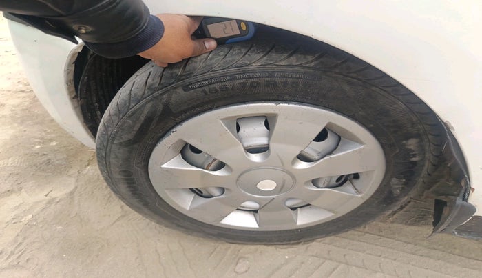 2017 Hyundai Eon ERA +, Petrol, Manual, 75,864 km, tyre