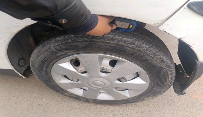 2017 Hyundai Eon ERA +, Petrol, Manual, 75,864 km, tyre