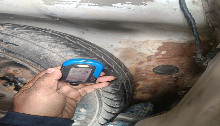 2017 Hyundai Eon ERA +, Petrol, Manual, 75,864 km, tyre