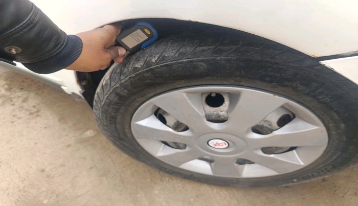 2017 Hyundai Eon ERA +, Petrol, Manual, 75,864 km, tyre