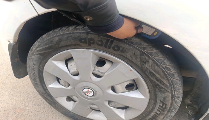 2017 Hyundai Eon ERA +, Petrol, Manual, 75,864 km, tyre