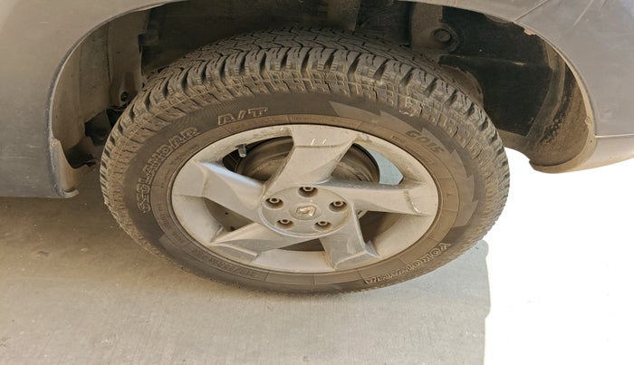 2014 Renault Duster 110 PS RXL ADVENTURE, Diesel, Manual, 1,08,869 km, tyre