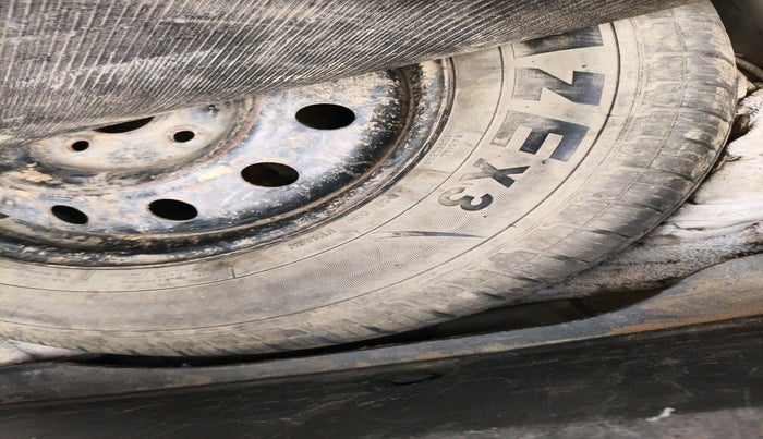 2015 Maruti Swift Dzire VDI ABS, Diesel, Manual, 1,21,198 km, tyre