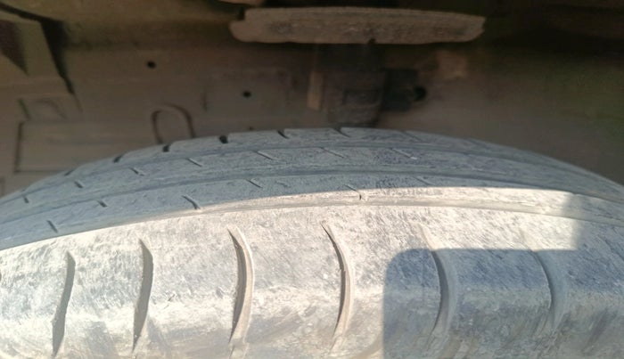 2011 Maruti Swift VXI, Petrol, Manual, 98,913 km, tyre