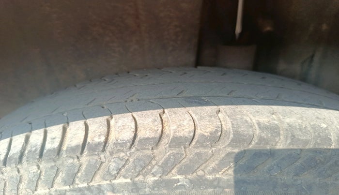 2011 Maruti Swift VXI, Petrol, Manual, 98,913 km, tyre