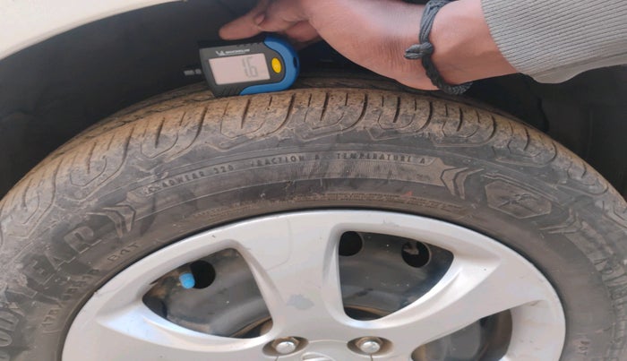 2011 Hyundai Verna FLUIDIC 1.6 VTVT EX, Petrol, Manual, 1,00,178 km, tyre