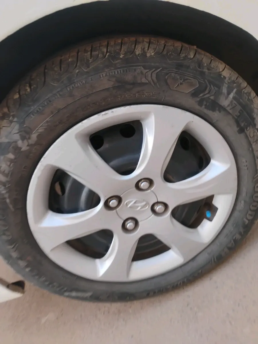 2011 Hyundai Verna FLUIDIC 1.6 VTVT EX, CNG, Manual, 1,00,178 km, tyre