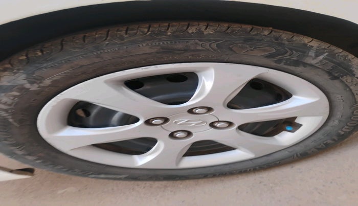 2011 Hyundai Verna FLUIDIC 1.6 VTVT EX, Petrol, Manual, 1,00,178 km, tyre