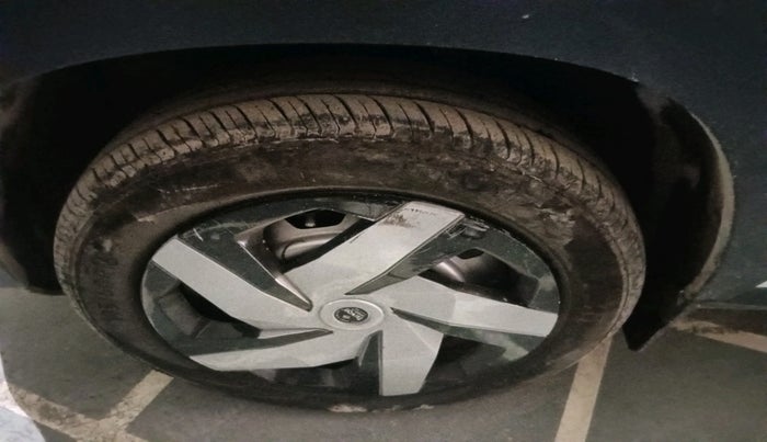 2024 Nissan MAGNITE Visia B4D 1.0 Petrol MT, Petrol, Manual, 11,156 km, tyre