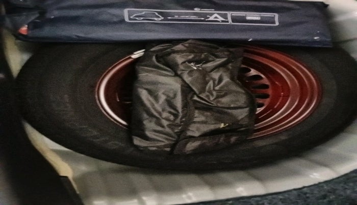 2024 Nissan MAGNITE Visia B4D 1.0 Petrol MT, Petrol, Manual, 11,156 km, tyre