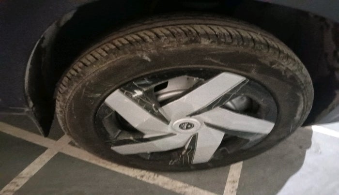 2024 Nissan MAGNITE Visia B4D 1.0 Petrol MT, Petrol, Manual, 11,156 km, tyre