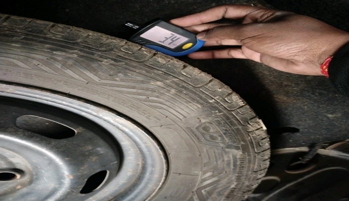 2016 Datsun Redi Go T (O), Petrol, Manual, 74,381 km, tyre