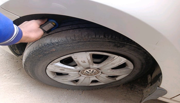 2010 Volkswagen Vento TRENDLINE 1.6, Petrol, Manual, 1,08,401 km, tyre