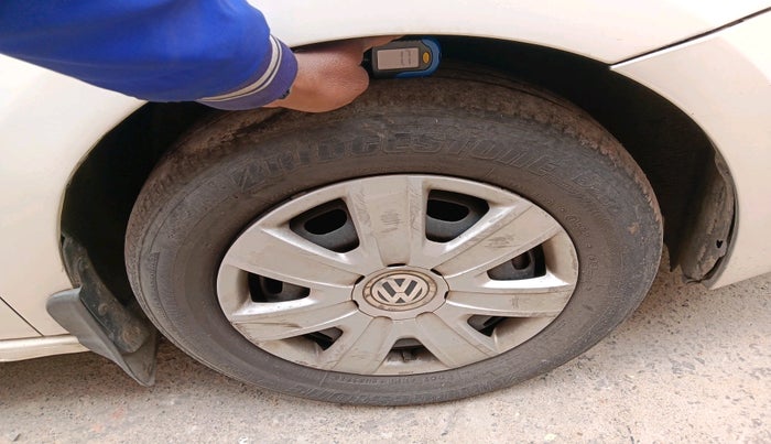 2010 Volkswagen Vento TRENDLINE 1.6, Petrol, Manual, 1,08,401 km, tyre